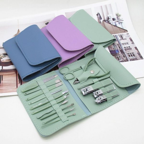 16 Piece Manicure & Pedicure Kit