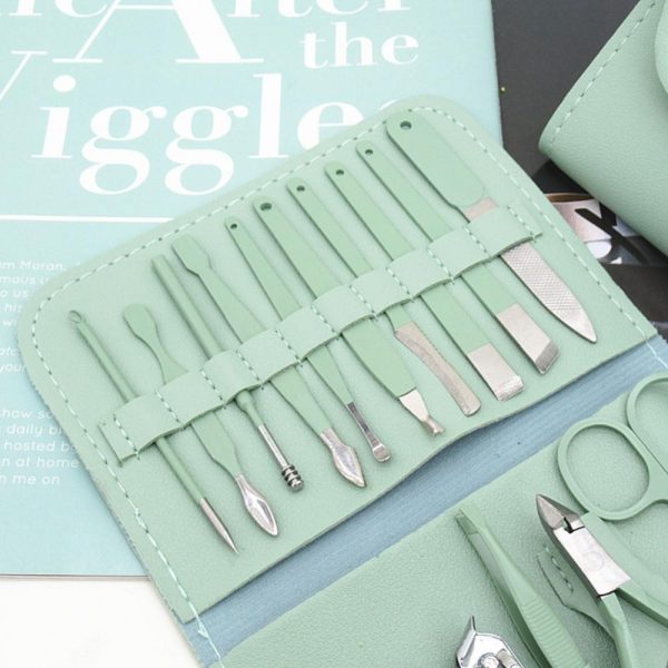 16 Piece Manicure & Pedicure Kit