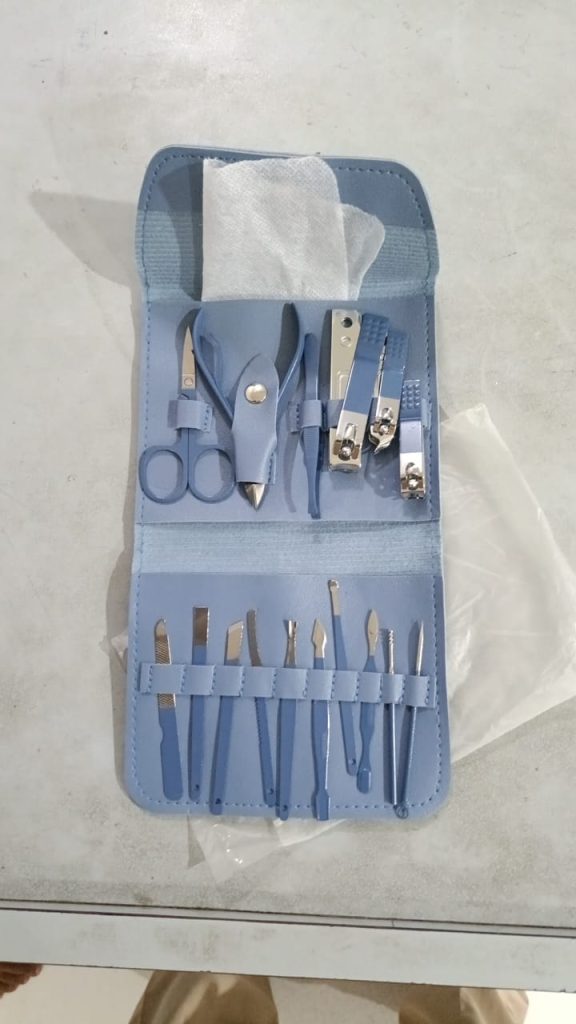 16 Piece Manicure & Pedicure Kit