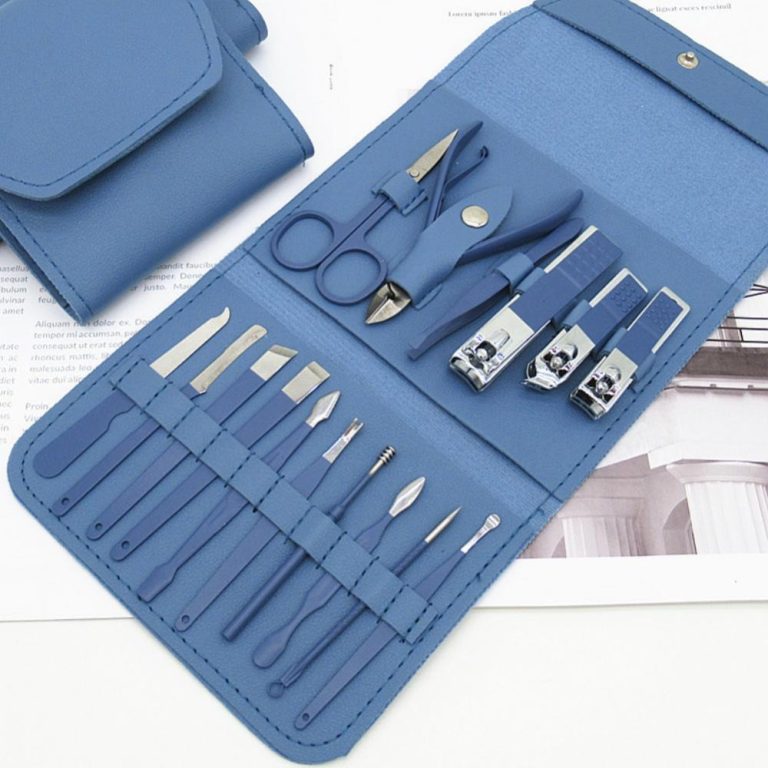 16 Piece Manicure & Pedicure Kit